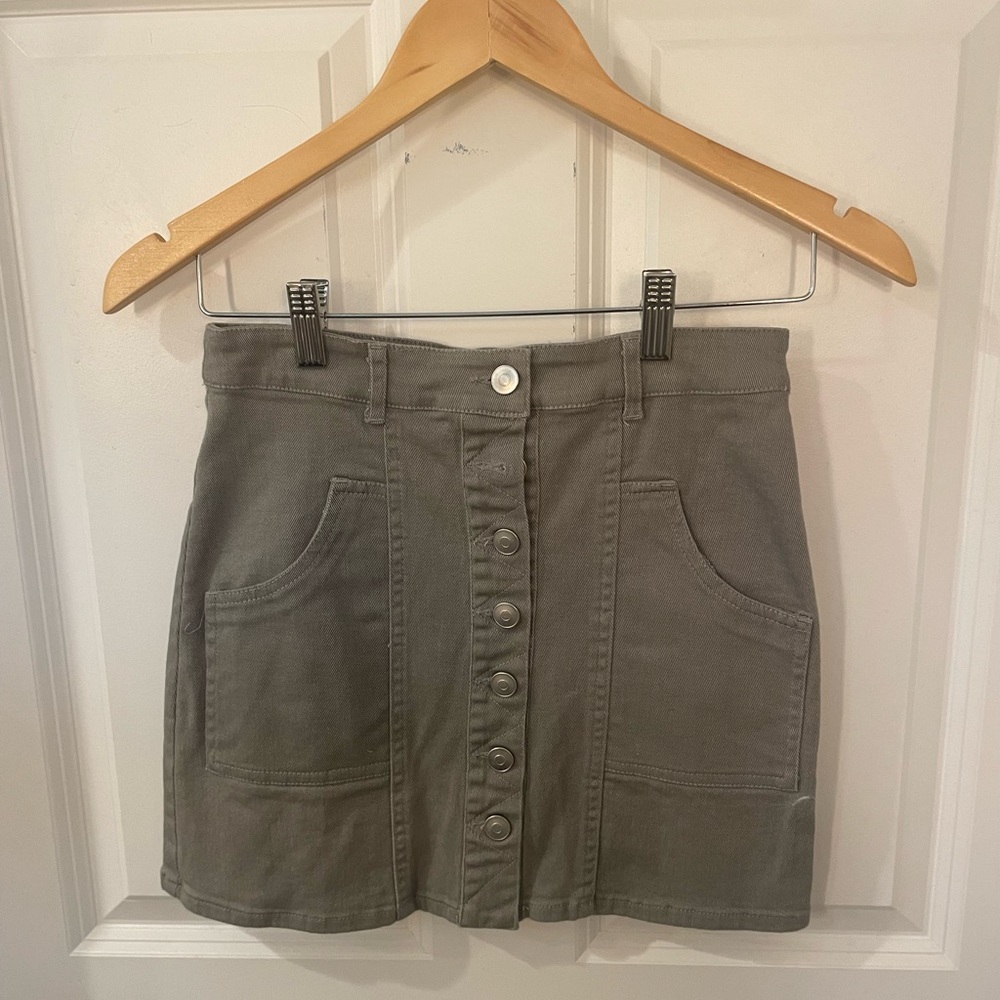 Altar’s State skirt with buttons